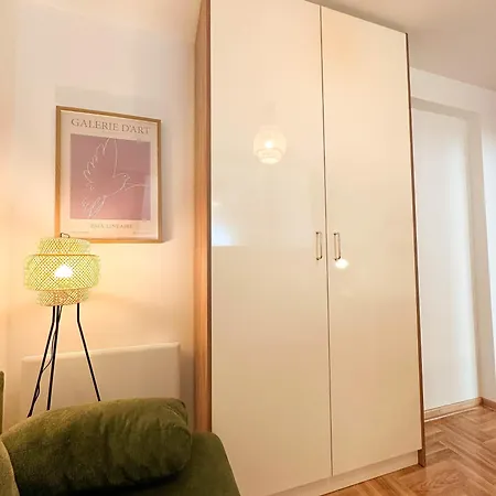 Marasca - Cozy, Chic & Nomad-friendly Flat In Downtown