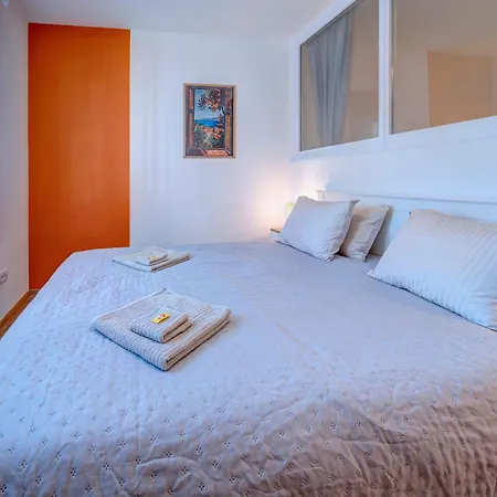 Marasca - Cozy, Chic & Nomad-friendly Flat In Downtown