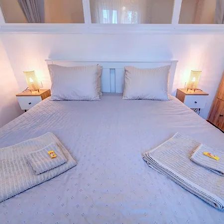 Apartment Marasca - Cozy, Chic & Nomad-friendly Flat In Downtown Belgrade